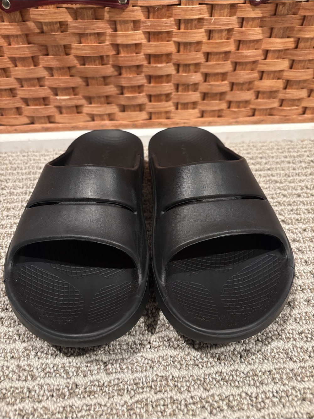 Oofos Ooahh recovery slides